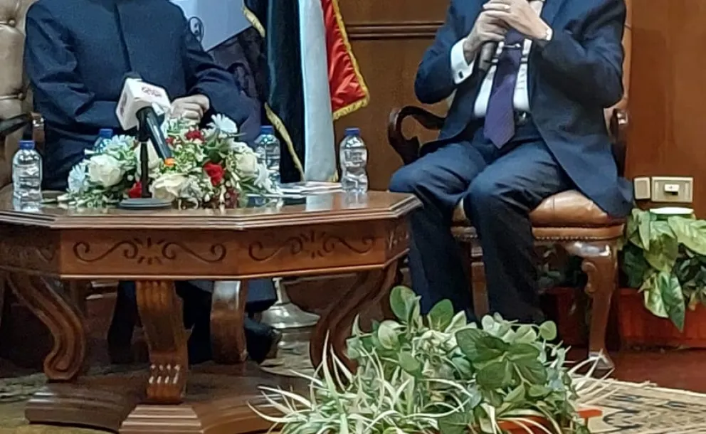 ٤٤