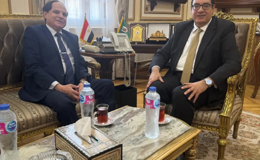 الأمين العام لرابطة الجامعات الإسلامية يلتقي رئيس جامعة القاهرة