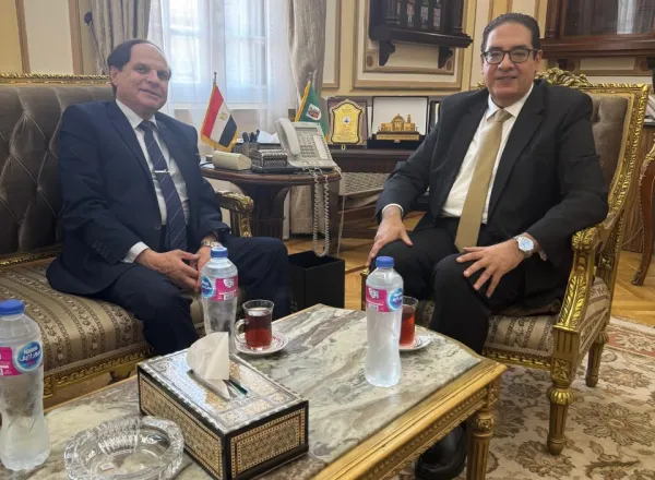 الأمين العام لرابطة الجامعات الإسلامية يلتقي رئيس جامعة القاهرة